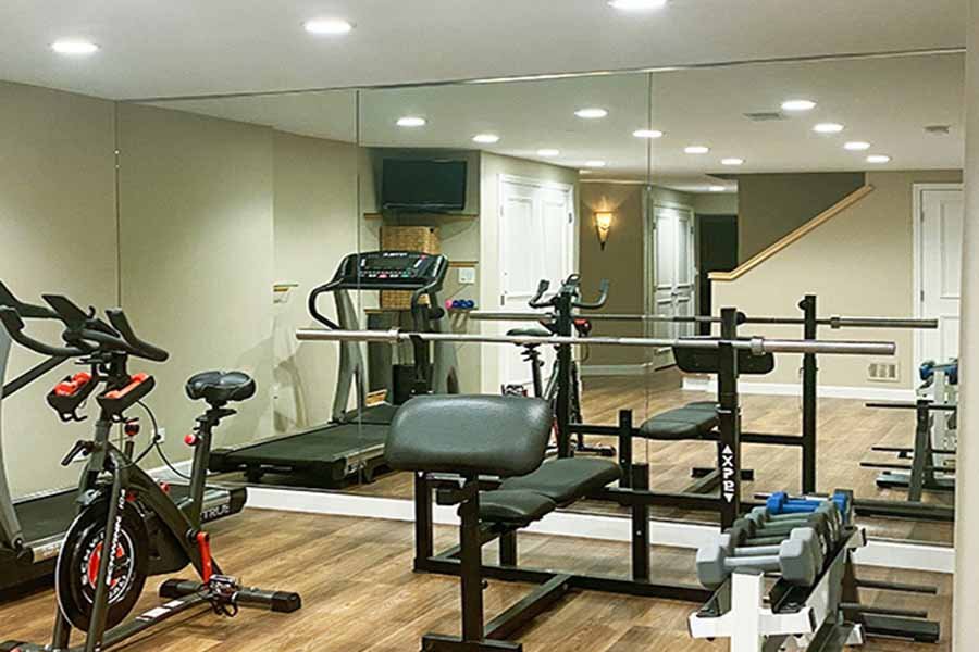 Full wall seamless home gym mirror installation Dubai UAE | مرآة جيم كاملة الحائط